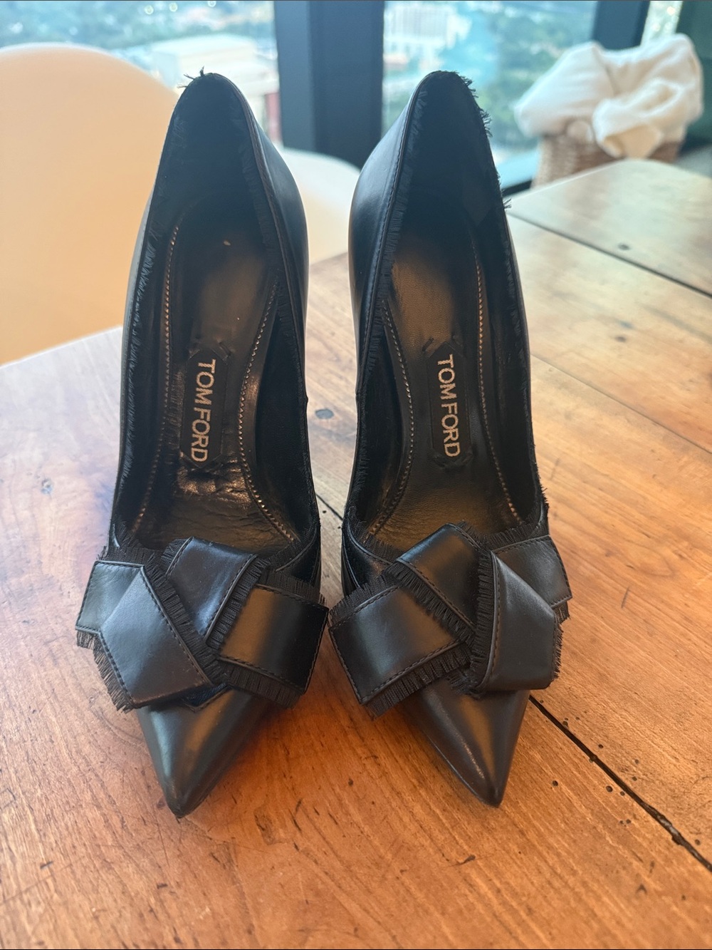 Tom Ford Black Leather Pointed-Toe Bow Pumps